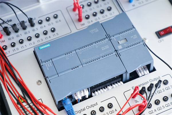 PLC是什么？功能有哪些?应用领域介绍