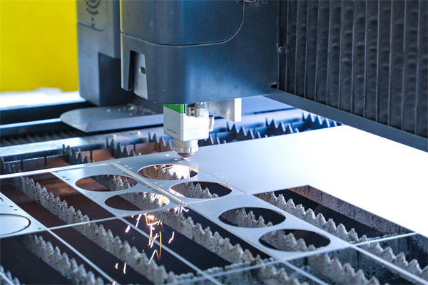 什么是数控加工？特点是？与传统加工对比分析