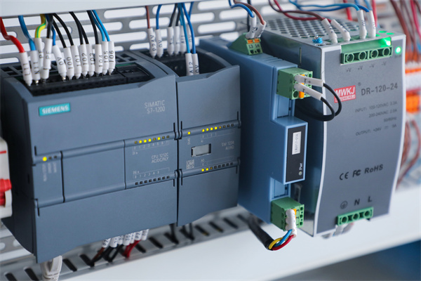 什么是plc控制系统？原理是？厂家有哪些？