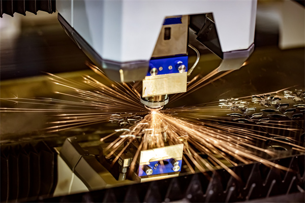 瑞信银行(Credit Suisse)：中国激光行业报告-如何定位2022年下半年的疲软期.pdf(附下载)