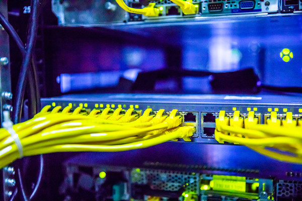 什么是程控交换机？基本结构是什么样的？有哪些优点？