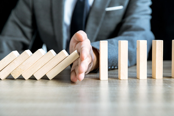 什么是寡头垄断市场？基本特征有哪些？