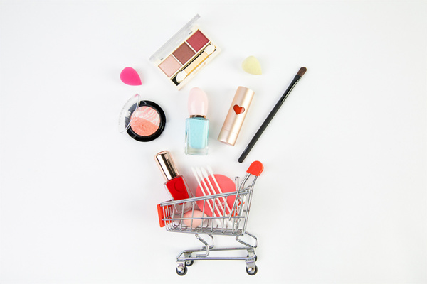Common Thread：2022年全球美容行业趋势与化妆品营销研究报告-电商增长数据统计与策略分析