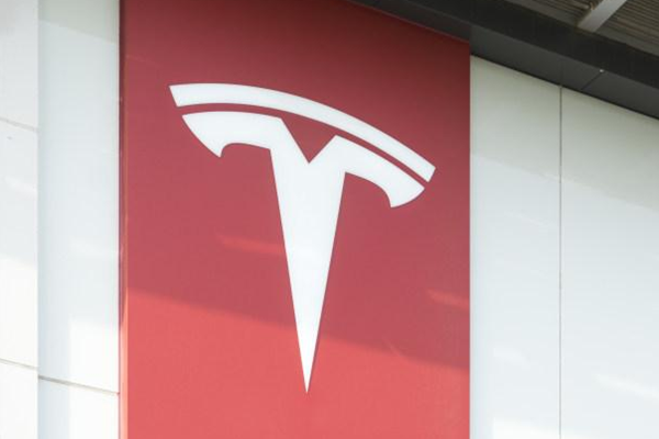 特斯拉中国4月销量骤降近万辆，降了多少？骤降的原因是什么？