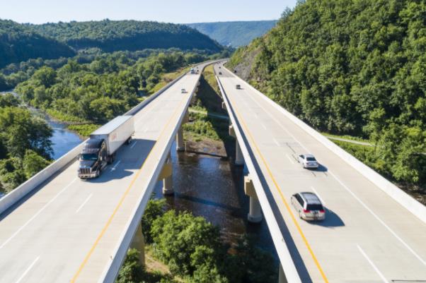 US Xpress：如何确保货运卡车交通安全？2021年美国货运安全分析报告