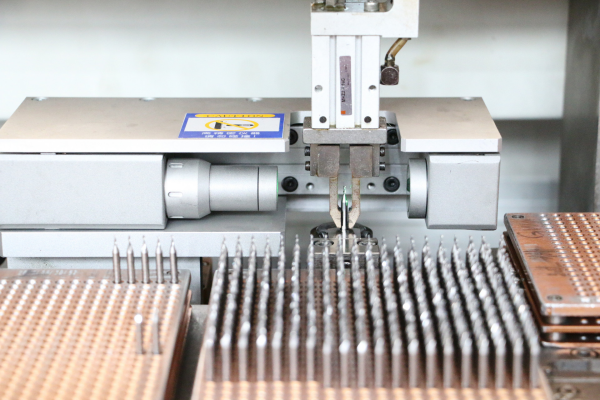 什么是金属切削机床？分为哪几类？