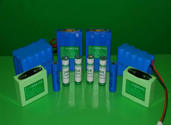 锂离子电池的工作原理是怎样的？对正极材料有哪些要求？