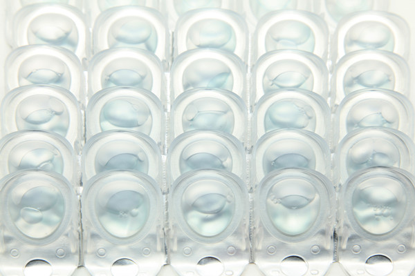 隐形眼镜购买渠道分析、隐形眼镜龙头企业介绍