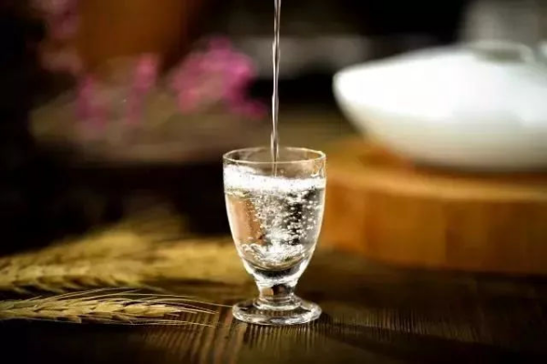 白酒不同价格段代表品牌及2021白酒行业现状分析