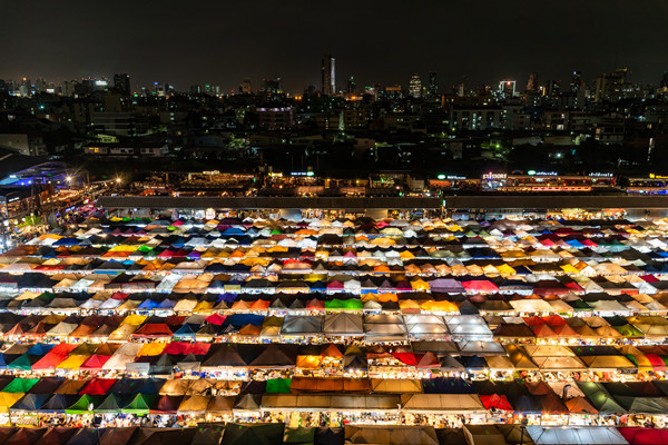 什么是地摊经济？主要特点有哪些？积极影响分析