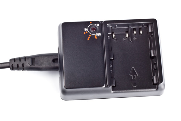 锂离子电池电解液是啥？组成部分及种类介绍