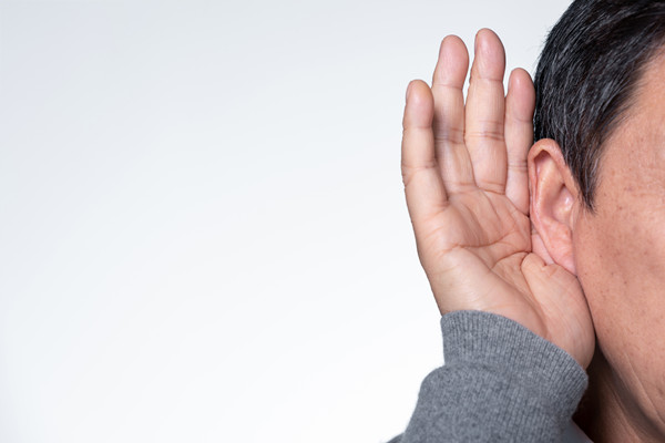 人工耳蜗和助听器有什么区别？人工耳蜗的补助政策及行业发展历程浅析